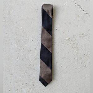 Vintage 70s/80s black and brown diagonal stripe men's silk tie